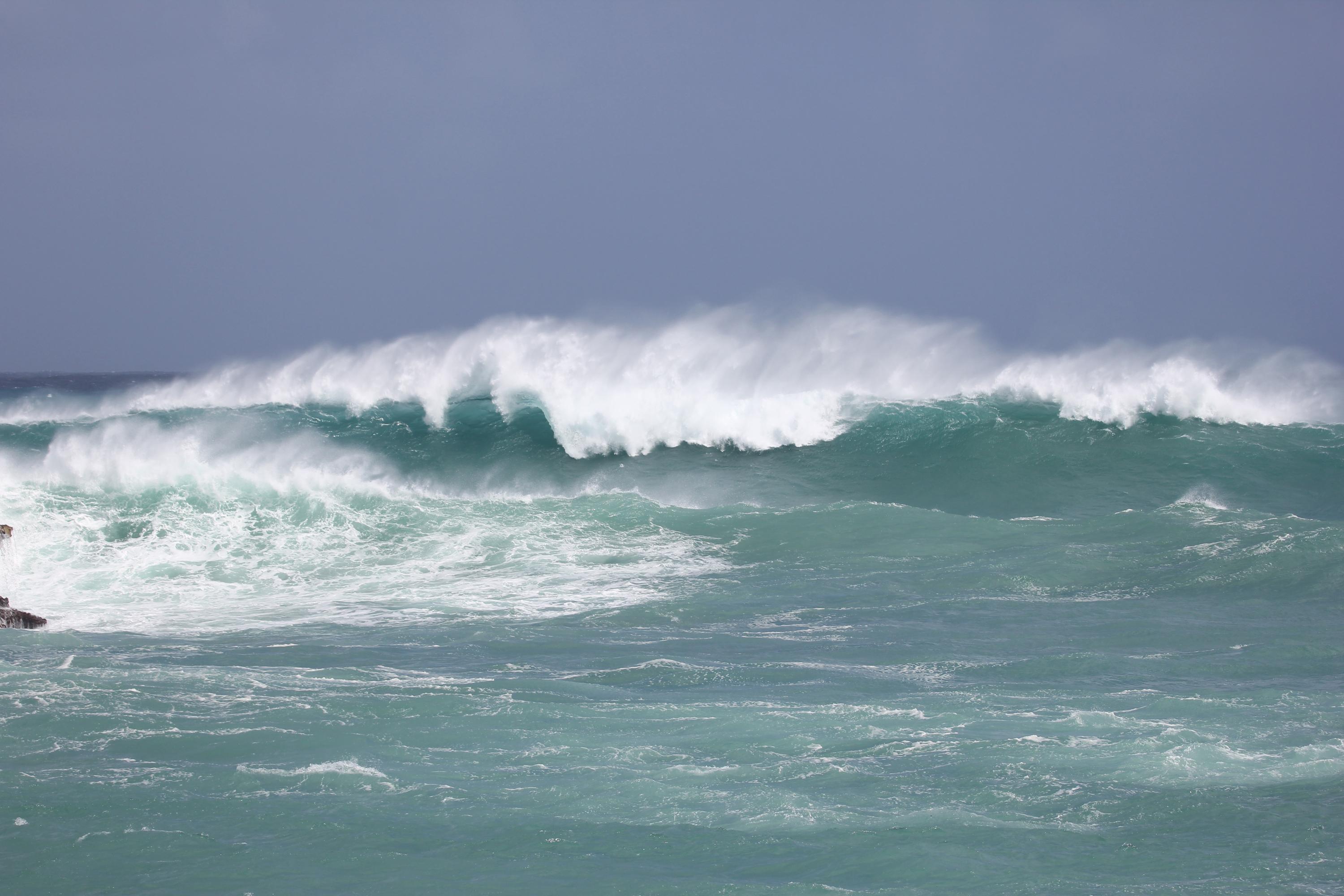 kuanoo☺︎surf Code Red II: Teahupoo Goes XXL