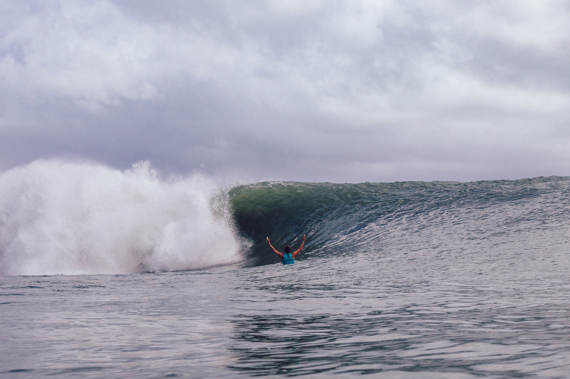How do you survive a shallow reef wipeout?