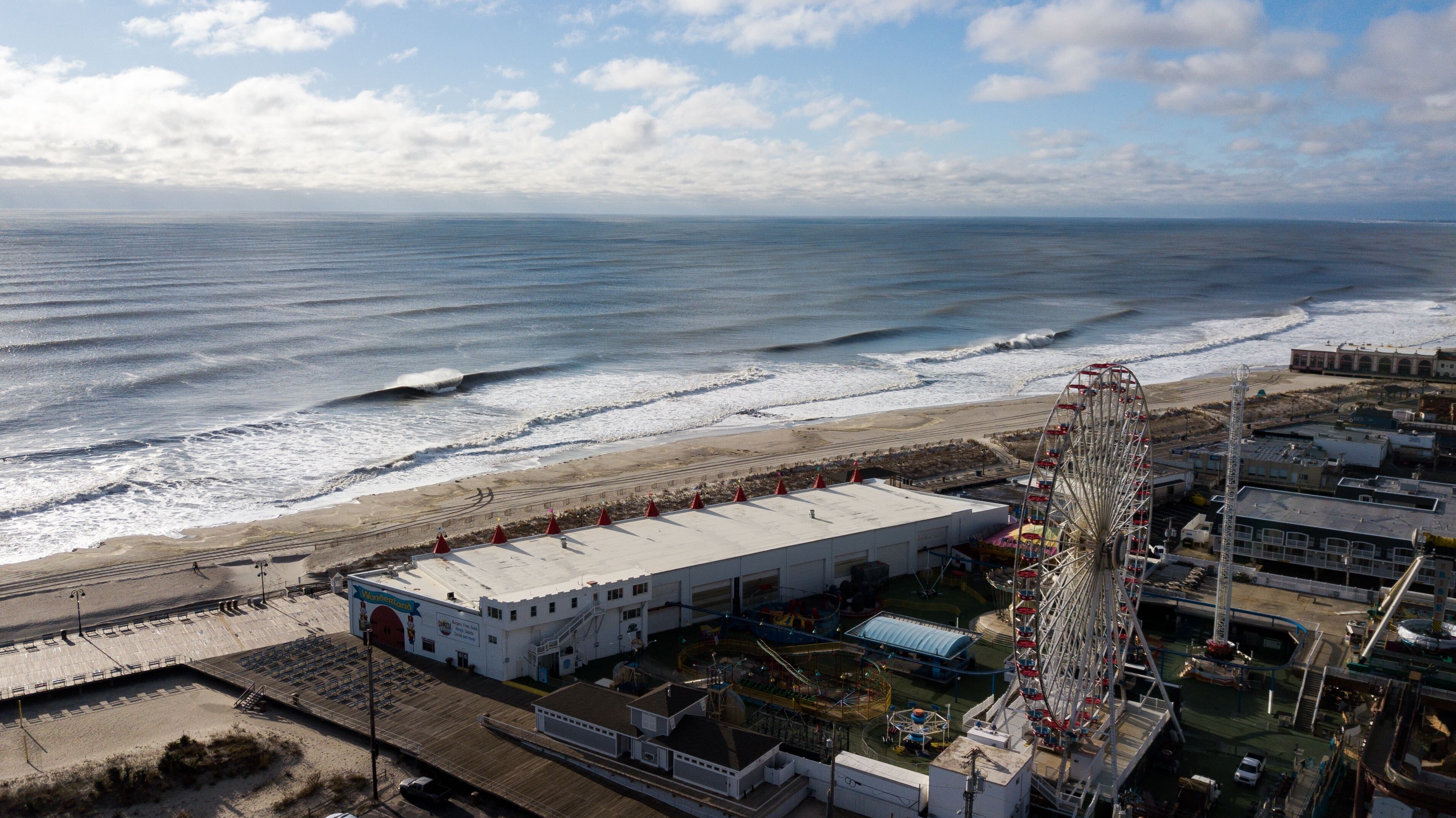 Realtime, December 17: Nor'easter Slams the East Coast with Surf and Snow - Vimarsana News