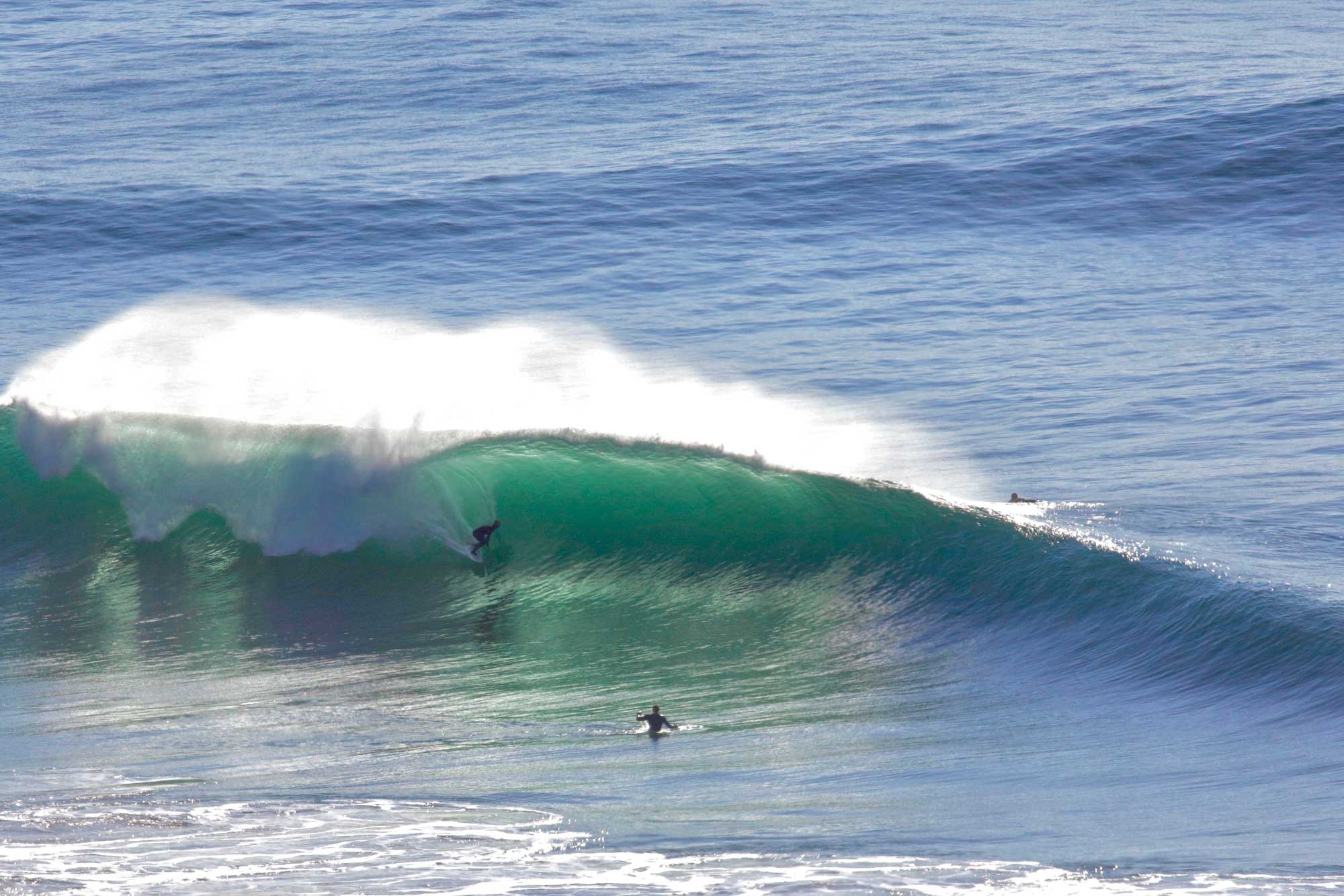 Pacific Ocean big wave surfing – 20 Foot Plus video