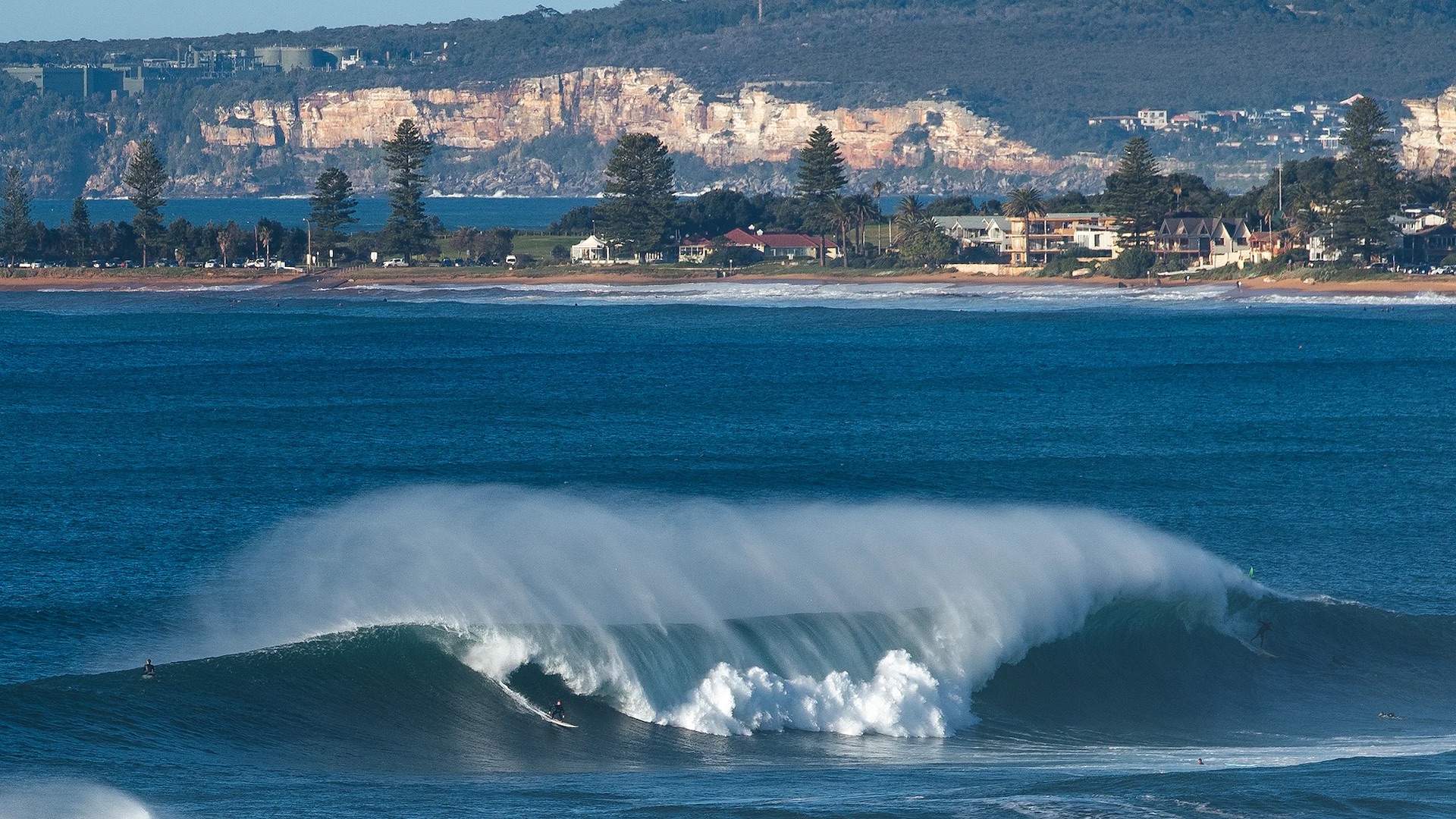 A Powerful South and SSE Groundswell Is About To Rock the Australian