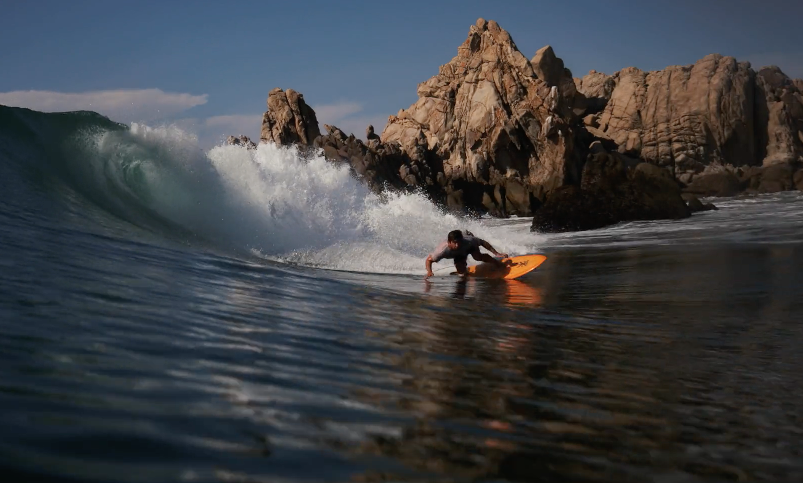 Surfear no es seguro, pero el sur de México está cerca