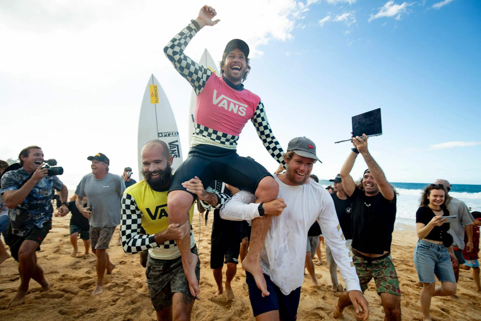 Vans Pipe Masters Finals: Everyone Stops To Watch