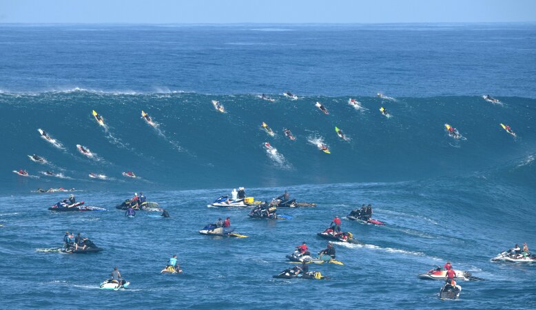 Update: More XL and XXL Swell lining up for Hawaii